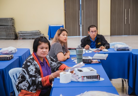 ภาพกิจกรรม  คณะวิทยาศาสตร์และเทคโนโลยี จัดกิจกรรมการอบรมเชิงปฏิบัติการ เรื่อง การเป็นช่างตัดผมอย่างมืออาชีพ ตามโครงการพัฒนาคุณภาพชีวิตและยกระดับเศรษฐกิจฐานราก