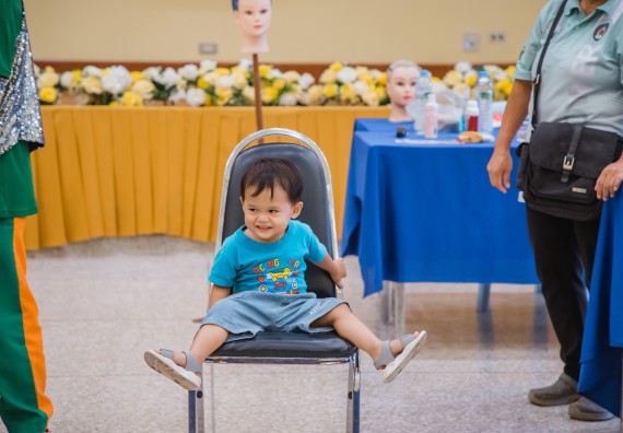 ภาพกิจกรรม  คณะวิทยาศาสตร์และเทคโนโลยี จัดกิจกรรมการอบรมเชิงปฏิบัติการ เรื่อง การเป็นช่างตัดผมอย่างมืออาชีพ ตามโครงการพัฒนาคุณภาพชีวิตและยกระดับเศรษฐกิจฐานราก