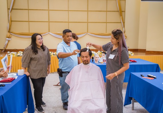 ภาพกิจกรรม  คณะวิทยาศาสตร์และเทคโนโลยี จัดกิจกรรมการอบรมเชิงปฏิบัติการ เรื่อง การเป็นช่างตัดผมอย่างมืออาชีพ ตามโครงการพัฒนาคุณภาพชีวิตและยกระดับเศรษฐกิจฐานราก