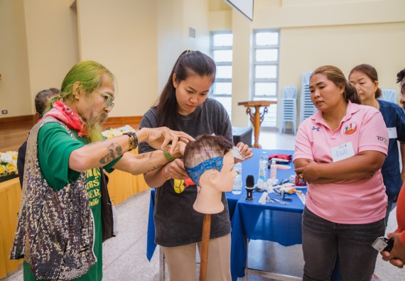 ภาพกิจกรรม  คณะวิทยาศาสตร์และเทคโนโลยี จัดกิจกรรมการอบรมเชิงปฏิบัติการ เรื่อง การเป็นช่างตัดผมอย่างมืออาชีพ ตามโครงการพัฒนาคุณภาพชีวิตและยกระดับเศรษฐกิจฐานราก