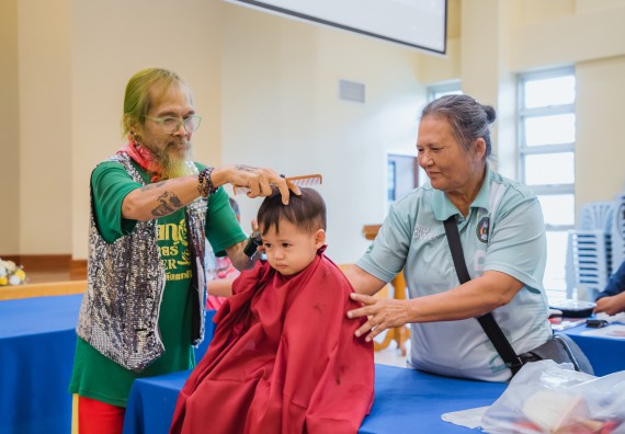ภาพกิจกรรม  คณะวิทยาศาสตร์และเทคโนโลยี จัดกิจกรรมการอบรมเชิงปฏิบัติการ เรื่อง การเป็นช่างตัดผมอย่างมืออาชีพ ตามโครงการพัฒนาคุณภาพชีวิตและยกระดับเศรษฐกิจฐานราก