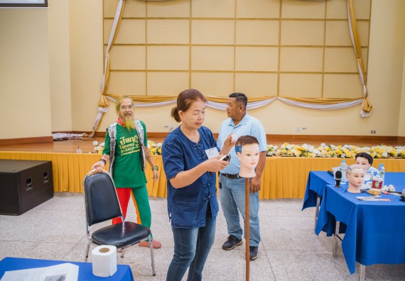 ภาพกิจกรรม  คณะวิทยาศาสตร์และเทคโนโลยี จัดกิจกรรมการอบรมเชิงปฏิบัติการ เรื่อง การเป็นช่างตัดผมอย่างมืออาชีพ ตามโครงการพัฒนาคุณภาพชีวิตและยกระดับเศรษฐกิจฐานราก