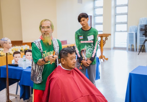 ภาพกิจกรรม  คณะวิทยาศาสตร์และเทคโนโลยี จัดกิจกรรมการอบรมเชิงปฏิบัติการ เรื่อง การเป็นช่างตัดผมอย่างมืออาชีพ ตามโครงการพัฒนาคุณภาพชีวิตและยกระดับเศรษฐกิจฐานราก