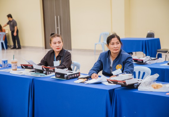 ภาพกิจกรรม  คณะวิทยาศาสตร์และเทคโนโลยี จัดกิจกรรมการอบรมเชิงปฏิบัติการ เรื่อง การเป็นช่างตัดผมอย่างมืออาชีพ ตามโครงการพัฒนาคุณภาพชีวิตและยกระดับเศรษฐกิจฐานราก