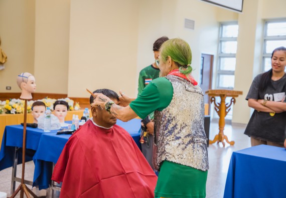 ภาพกิจกรรม  คณะวิทยาศาสตร์และเทคโนโลยี จัดกิจกรรมการอบรมเชิงปฏิบัติการ เรื่อง การเป็นช่างตัดผมอย่างมืออาชีพ ตามโครงการพัฒนาคุณภาพชีวิตและยกระดับเศรษฐกิจฐานราก