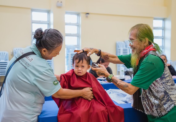ภาพกิจกรรม  คณะวิทยาศาสตร์และเทคโนโลยี จัดกิจกรรมการอบรมเชิงปฏิบัติการ เรื่อง การเป็นช่างตัดผมอย่างมืออาชีพ ตามโครงการพัฒนาคุณภาพชีวิตและยกระดับเศรษฐกิจฐานราก