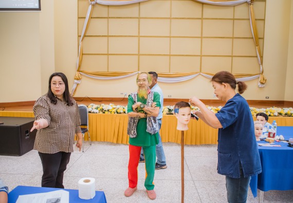 ภาพกิจกรรม  คณะวิทยาศาสตร์และเทคโนโลยี จัดกิจกรรมการอบรมเชิงปฏิบัติการ เรื่อง การเป็นช่างตัดผมอย่างมืออาชีพ ตามโครงการพัฒนาคุณภาพชีวิตและยกระดับเศรษฐกิจฐานราก