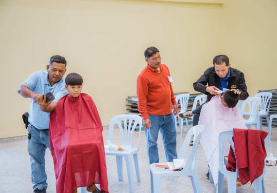 ภาพกิจกรรม  คณะวิทยาศาสตร์และเทคโนโลยี จัดกิจกรรมการอบรมเชิงปฏิบัติการ เรื่อง การเป็นช่างตัดผมอย่างมืออาชีพ ตามโครงการพัฒนาคุณภาพชีวิตและยกระดับเศรษฐกิจฐานราก