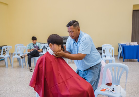 ภาพกิจกรรม  คณะวิทยาศาสตร์และเทคโนโลยี จัดกิจกรรมการอบรมเชิงปฏิบัติการ เรื่อง การเป็นช่างตัดผมอย่างมืออาชีพ ตามโครงการพัฒนาคุณภาพชีวิตและยกระดับเศรษฐกิจฐานราก