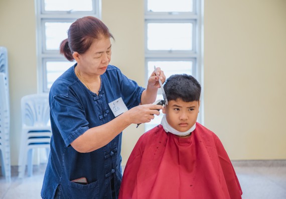 ภาพกิจกรรม  คณะวิทยาศาสตร์และเทคโนโลยี จัดกิจกรรมการอบรมเชิงปฏิบัติการ เรื่อง การเป็นช่างตัดผมอย่างมืออาชีพ ตามโครงการพัฒนาคุณภาพชีวิตและยกระดับเศรษฐกิจฐานราก