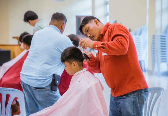 ภาพกิจกรรม  คณะวิทยาศาสตร์และเทคโนโลยี จัดกิจกรรมการอบรมเชิงปฏิบัติการ เรื่อง การเป็นช่างตัดผมอย่างมืออาชีพ ตามโครงการพัฒนาคุณภาพชีวิตและยกระดับเศรษฐกิจฐานราก