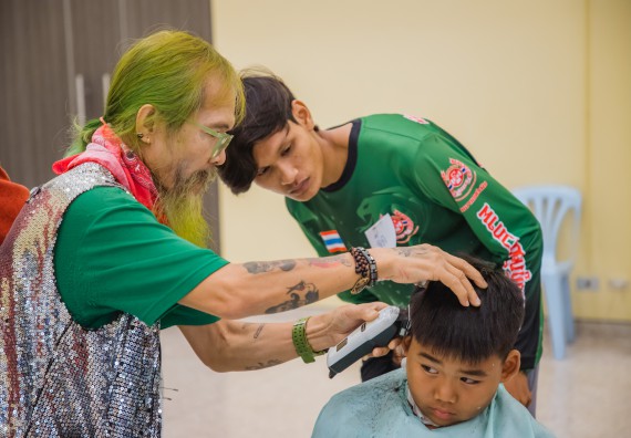 ภาพกิจกรรม  คณะวิทยาศาสตร์และเทคโนโลยี จัดกิจกรรมการอบรมเชิงปฏิบัติการ เรื่อง การเป็นช่างตัดผมอย่างมืออาชีพ ตามโครงการพัฒนาคุณภาพชีวิตและยกระดับเศรษฐกิจฐานราก