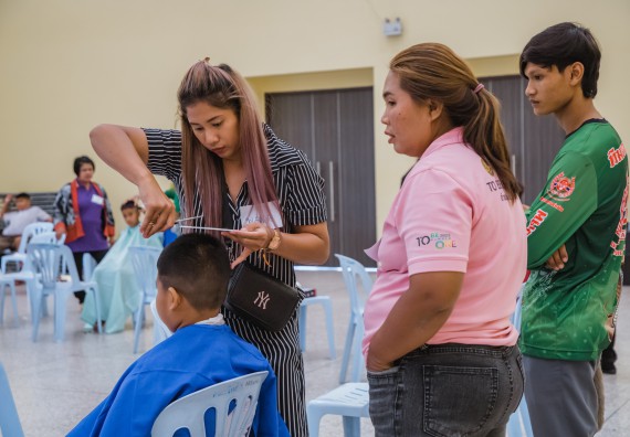 ภาพกิจกรรม  คณะวิทยาศาสตร์และเทคโนโลยี จัดกิจกรรมการอบรมเชิงปฏิบัติการ เรื่อง การเป็นช่างตัดผมอย่างมืออาชีพ ตามโครงการพัฒนาคุณภาพชีวิตและยกระดับเศรษฐกิจฐานราก