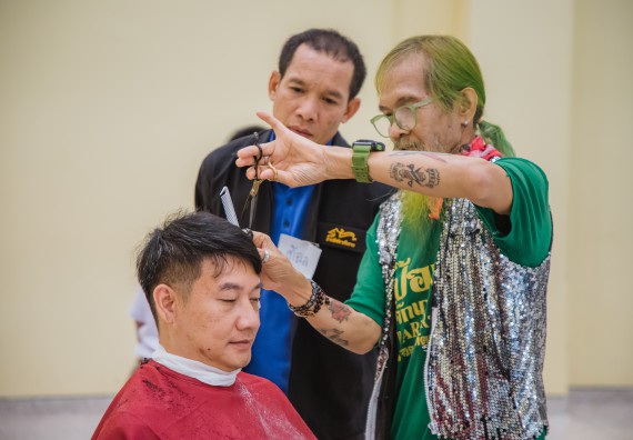 ภาพกิจกรรม  คณะวิทยาศาสตร์และเทคโนโลยี จัดกิจกรรมการอบรมเชิงปฏิบัติการ เรื่อง การเป็นช่างตัดผมอย่างมืออาชีพ ตามโครงการพัฒนาคุณภาพชีวิตและยกระดับเศรษฐกิจฐานราก