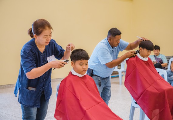 ภาพกิจกรรม  คณะวิทยาศาสตร์และเทคโนโลยี จัดกิจกรรมการอบรมเชิงปฏิบัติการ เรื่อง การเป็นช่างตัดผมอย่างมืออาชีพ ตามโครงการพัฒนาคุณภาพชีวิตและยกระดับเศรษฐกิจฐานราก