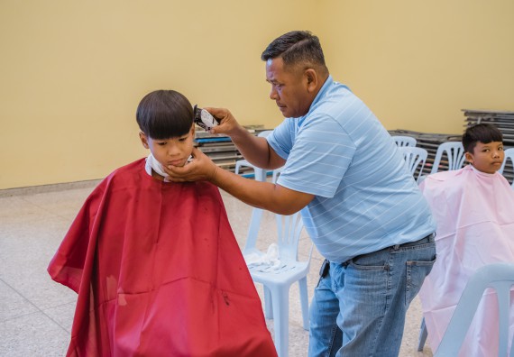 ภาพกิจกรรม  คณะวิทยาศาสตร์และเทคโนโลยี จัดกิจกรรมการอบรมเชิงปฏิบัติการ เรื่อง การเป็นช่างตัดผมอย่างมืออาชีพ ตามโครงการพัฒนาคุณภาพชีวิตและยกระดับเศรษฐกิจฐานราก