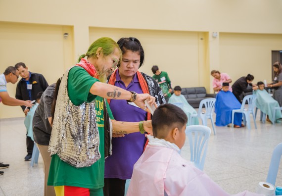 ภาพกิจกรรม  คณะวิทยาศาสตร์และเทคโนโลยี จัดกิจกรรมการอบรมเชิงปฏิบัติการ เรื่อง การเป็นช่างตัดผมอย่างมืออาชีพ ตามโครงการพัฒนาคุณภาพชีวิตและยกระดับเศรษฐกิจฐานราก