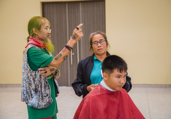 ภาพกิจกรรม  คณะวิทยาศาสตร์และเทคโนโลยี จัดกิจกรรมการอบรมเชิงปฏิบัติการ เรื่อง การเป็นช่างตัดผมอย่างมืออาชีพ ตามโครงการพัฒนาคุณภาพชีวิตและยกระดับเศรษฐกิจฐานราก