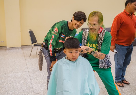 ภาพกิจกรรม  คณะวิทยาศาสตร์และเทคโนโลยี จัดกิจกรรมการอบรมเชิงปฏิบัติการ เรื่อง การเป็นช่างตัดผมอย่างมืออาชีพ ตามโครงการพัฒนาคุณภาพชีวิตและยกระดับเศรษฐกิจฐานราก