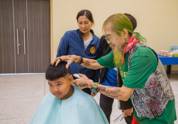 ภาพกิจกรรม  คณะวิทยาศาสตร์และเทคโนโลยี จัดกิจกรรมการอบรมเชิงปฏิบัติการ เรื่อง การเป็นช่างตัดผมอย่างมืออาชีพ ตามโครงการพัฒนาคุณภาพชีวิตและยกระดับเศรษฐกิจฐานราก