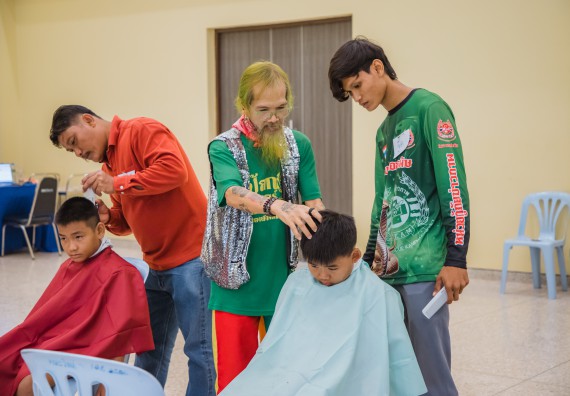 ภาพกิจกรรม  คณะวิทยาศาสตร์และเทคโนโลยี จัดกิจกรรมการอบรมเชิงปฏิบัติการ เรื่อง การเป็นช่างตัดผมอย่างมืออาชีพ ตามโครงการพัฒนาคุณภาพชีวิตและยกระดับเศรษฐกิจฐานราก