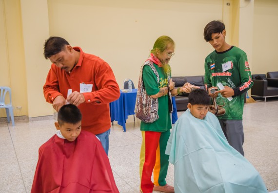 ภาพกิจกรรม  คณะวิทยาศาสตร์และเทคโนโลยี จัดกิจกรรมการอบรมเชิงปฏิบัติการ เรื่อง การเป็นช่างตัดผมอย่างมืออาชีพ ตามโครงการพัฒนาคุณภาพชีวิตและยกระดับเศรษฐกิจฐานราก