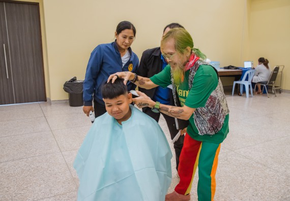 ภาพกิจกรรม  คณะวิทยาศาสตร์และเทคโนโลยี จัดกิจกรรมการอบรมเชิงปฏิบัติการ เรื่อง การเป็นช่างตัดผมอย่างมืออาชีพ ตามโครงการพัฒนาคุณภาพชีวิตและยกระดับเศรษฐกิจฐานราก