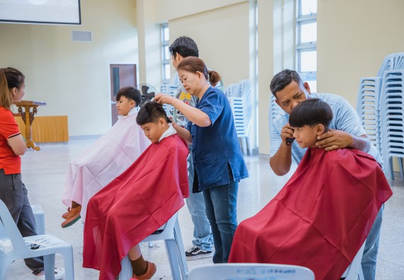 ภาพกิจกรรม  คณะวิทยาศาสตร์และเทคโนโลยี จัดกิจกรรมการอบรมเชิงปฏิบัติการ เรื่อง การเป็นช่างตัดผมอย่างมืออาชีพ ตามโครงการพัฒนาคุณภาพชีวิตและยกระดับเศรษฐกิจฐานราก