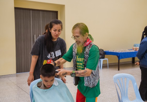 ภาพกิจกรรม  คณะวิทยาศาสตร์และเทคโนโลยี จัดกิจกรรมการอบรมเชิงปฏิบัติการ เรื่อง การเป็นช่างตัดผมอย่างมืออาชีพ ตามโครงการพัฒนาคุณภาพชีวิตและยกระดับเศรษฐกิจฐานราก