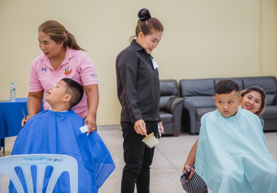 ภาพกิจกรรม  คณะวิทยาศาสตร์และเทคโนโลยี จัดกิจกรรมการอบรมเชิงปฏิบัติการ เรื่อง การเป็นช่างตัดผมอย่างมืออาชีพ ตามโครงการพัฒนาคุณภาพชีวิตและยกระดับเศรษฐกิจฐานราก