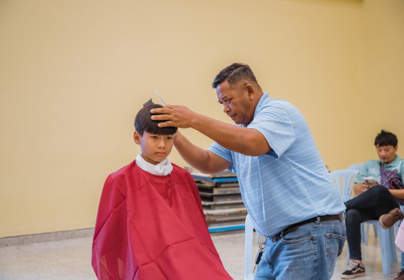 ภาพกิจกรรม  คณะวิทยาศาสตร์และเทคโนโลยี จัดกิจกรรมการอบรมเชิงปฏิบัติการ เรื่อง การเป็นช่างตัดผมอย่างมืออาชีพ ตามโครงการพัฒนาคุณภาพชีวิตและยกระดับเศรษฐกิจฐานราก