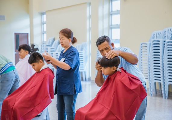 ภาพกิจกรรม  คณะวิทยาศาสตร์และเทคโนโลยี จัดกิจกรรมการอบรมเชิงปฏิบัติการ เรื่อง การเป็นช่างตัดผมอย่างมืออาชีพ ตามโครงการพัฒนาคุณภาพชีวิตและยกระดับเศรษฐกิจฐานราก