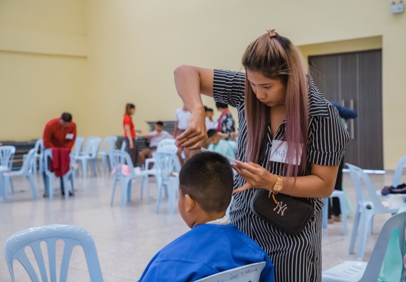 ภาพกิจกรรม  คณะวิทยาศาสตร์และเทคโนโลยี จัดกิจกรรมการอบรมเชิงปฏิบัติการ เรื่อง การเป็นช่างตัดผมอย่างมืออาชีพ ตามโครงการพัฒนาคุณภาพชีวิตและยกระดับเศรษฐกิจฐานราก