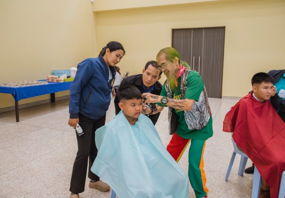 ภาพกิจกรรม  คณะวิทยาศาสตร์และเทคโนโลยี จัดกิจกรรมการอบรมเชิงปฏิบัติการ เรื่อง การเป็นช่างตัดผมอย่างมืออาชีพ ตามโครงการพัฒนาคุณภาพชีวิตและยกระดับเศรษฐกิจฐานราก