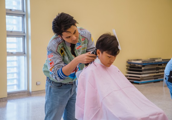 ภาพกิจกรรม  คณะวิทยาศาสตร์และเทคโนโลยี จัดกิจกรรมการอบรมเชิงปฏิบัติการ เรื่อง การเป็นช่างตัดผมอย่างมืออาชีพ ตามโครงการพัฒนาคุณภาพชีวิตและยกระดับเศรษฐกิจฐานราก