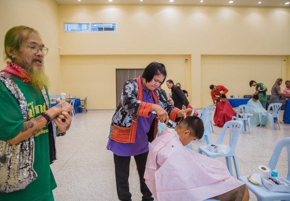 ภาพกิจกรรม  คณะวิทยาศาสตร์และเทคโนโลยี จัดกิจกรรมการอบรมเชิงปฏิบัติการ เรื่อง การเป็นช่างตัดผมอย่างมืออาชีพ ตามโครงการพัฒนาคุณภาพชีวิตและยกระดับเศรษฐกิจฐานราก