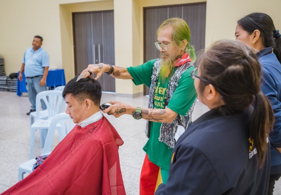 ภาพกิจกรรม  คณะวิทยาศาสตร์และเทคโนโลยี จัดกิจกรรมการอบรมเชิงปฏิบัติการ เรื่อง การเป็นช่างตัดผมอย่างมืออาชีพ ตามโครงการพัฒนาคุณภาพชีวิตและยกระดับเศรษฐกิจฐานราก