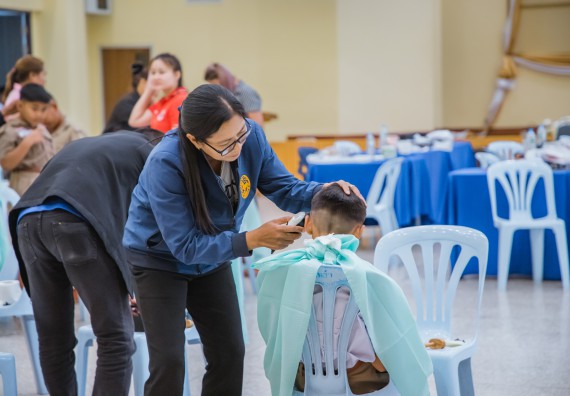 ภาพกิจกรรม  คณะวิทยาศาสตร์และเทคโนโลยี จัดกิจกรรมการอบรมเชิงปฏิบัติการ เรื่อง การเป็นช่างตัดผมอย่างมืออาชีพ ตามโครงการพัฒนาคุณภาพชีวิตและยกระดับเศรษฐกิจฐานราก
