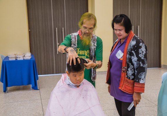 ภาพกิจกรรม  คณะวิทยาศาสตร์และเทคโนโลยี จัดกิจกรรมการอบรมเชิงปฏิบัติการ เรื่อง การเป็นช่างตัดผมอย่างมืออาชีพ ตามโครงการพัฒนาคุณภาพชีวิตและยกระดับเศรษฐกิจฐานราก