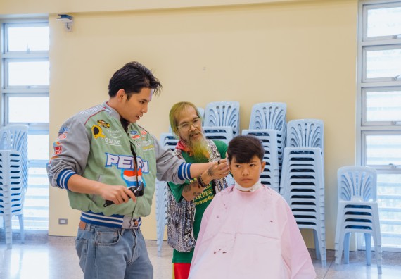 ภาพกิจกรรม  คณะวิทยาศาสตร์และเทคโนโลยี จัดกิจกรรมการอบรมเชิงปฏิบัติการ เรื่อง การเป็นช่างตัดผมอย่างมืออาชีพ ตามโครงการพัฒนาคุณภาพชีวิตและยกระดับเศรษฐกิจฐานราก