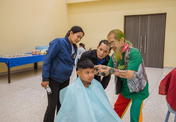 ภาพกิจกรรม  คณะวิทยาศาสตร์และเทคโนโลยี จัดกิจกรรมการอบรมเชิงปฏิบัติการ เรื่อง การเป็นช่างตัดผมอย่างมืออาชีพ ตามโครงการพัฒนาคุณภาพชีวิตและยกระดับเศรษฐกิจฐานราก