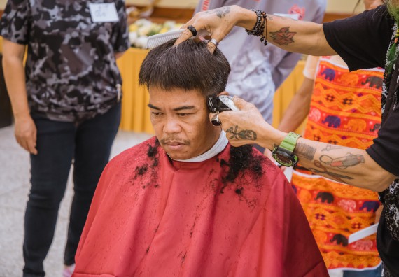 ภาพกิจกรรม  คณะวิทยาศาสตร์และเทคโนโลยี จัดกิจกรรมการอบรมเชิงปฏิบัติการ เรื่อง การเป็นช่างตัดผมอย่างมืออาชีพ ตามโครงการพัฒนาคุณภาพชีวิตและยกระดับเศรษฐกิจฐานราก