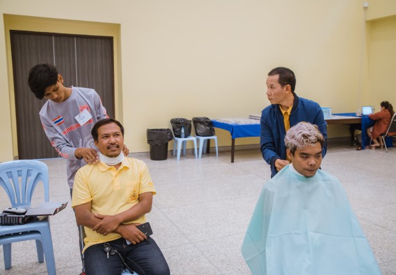 ภาพกิจกรรม  คณะวิทยาศาสตร์และเทคโนโลยี จัดกิจกรรมการอบรมเชิงปฏิบัติการ เรื่อง การเป็นช่างตัดผมอย่างมืออาชีพ ตามโครงการพัฒนาคุณภาพชีวิตและยกระดับเศรษฐกิจฐานราก