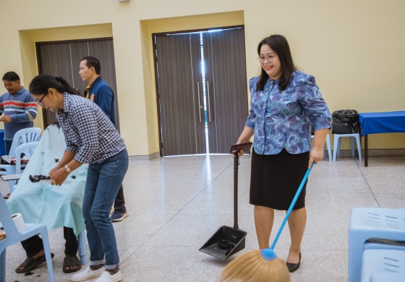 ภาพกิจกรรม  คณะวิทยาศาสตร์และเทคโนโลยี จัดกิจกรรมการอบรมเชิงปฏิบัติการ เรื่อง การเป็นช่างตัดผมอย่างมืออาชีพ ตามโครงการพัฒนาคุณภาพชีวิตและยกระดับเศรษฐกิจฐานราก