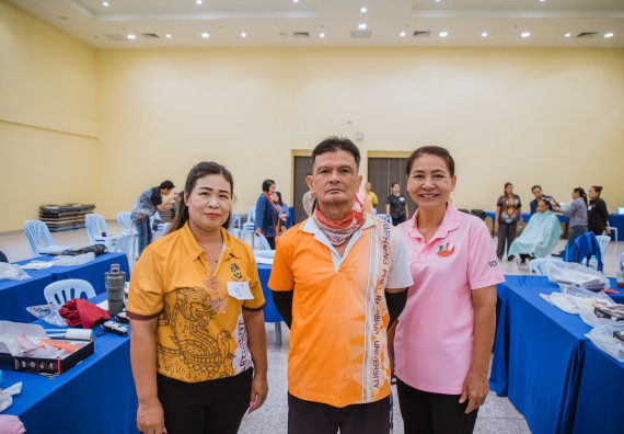 ภาพกิจกรรม  คณะวิทยาศาสตร์และเทคโนโลยี จัดกิจกรรมการอบรมเชิงปฏิบัติการ เรื่อง การเป็นช่างตัดผมอย่างมืออาชีพ ตามโครงการพัฒนาคุณภาพชีวิตและยกระดับเศรษฐกิจฐานราก