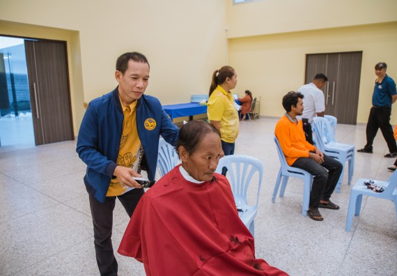 ภาพกิจกรรม  คณะวิทยาศาสตร์และเทคโนโลยี จัดกิจกรรมการอบรมเชิงปฏิบัติการ เรื่อง การเป็นช่างตัดผมอย่างมืออาชีพ ตามโครงการพัฒนาคุณภาพชีวิตและยกระดับเศรษฐกิจฐานราก