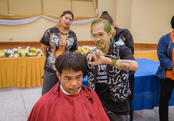 ภาพกิจกรรม  คณะวิทยาศาสตร์และเทคโนโลยี จัดกิจกรรมการอบรมเชิงปฏิบัติการ เรื่อง การเป็นช่างตัดผมอย่างมืออาชีพ ตามโครงการพัฒนาคุณภาพชีวิตและยกระดับเศรษฐกิจฐานราก