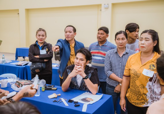 ภาพกิจกรรม  คณะวิทยาศาสตร์และเทคโนโลยี จัดกิจกรรมการอบรมเชิงปฏิบัติการ เรื่อง การเป็นช่างตัดผมอย่างมืออาชีพ ตามโครงการพัฒนาคุณภาพชีวิตและยกระดับเศรษฐกิจฐานราก