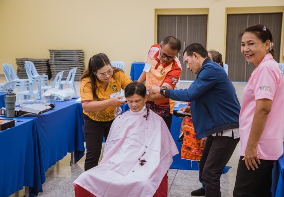 ภาพกิจกรรม  คณะวิทยาศาสตร์และเทคโนโลยี จัดกิจกรรมการอบรมเชิงปฏิบัติการ เรื่อง การเป็นช่างตัดผมอย่างมืออาชีพ ตามโครงการพัฒนาคุณภาพชีวิตและยกระดับเศรษฐกิจฐานราก