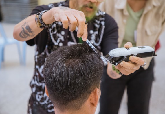 ภาพกิจกรรม  คณะวิทยาศาสตร์และเทคโนโลยี จัดกิจกรรมการอบรมเชิงปฏิบัติการ เรื่อง การเป็นช่างตัดผมอย่างมืออาชีพ ตามโครงการพัฒนาคุณภาพชีวิตและยกระดับเศรษฐกิจฐานราก